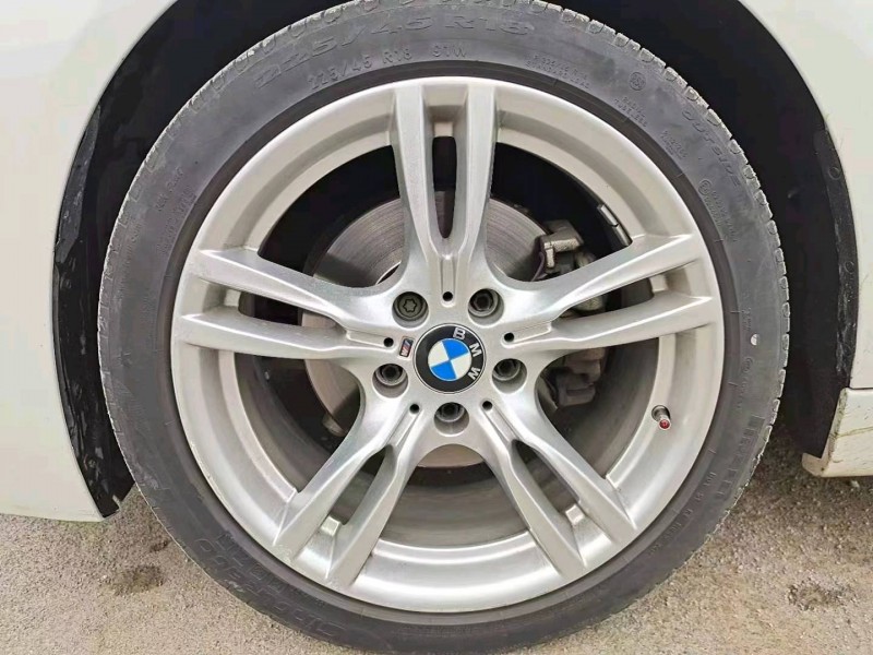 北京17年宝马3系8