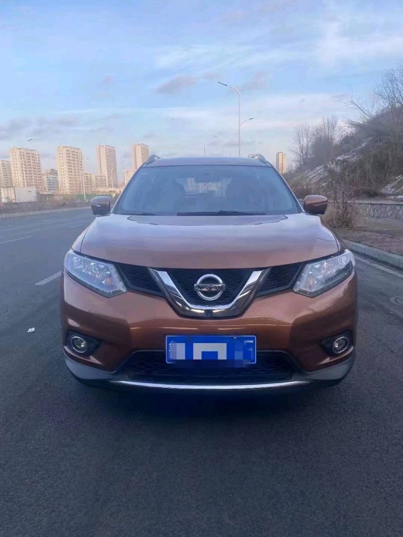 東營14年日產奇駿1