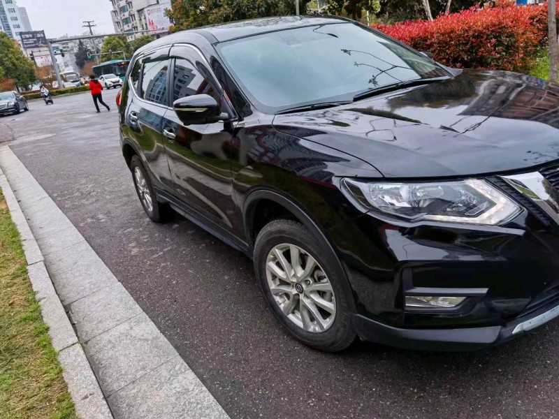 岳陽20年日產奇駿2