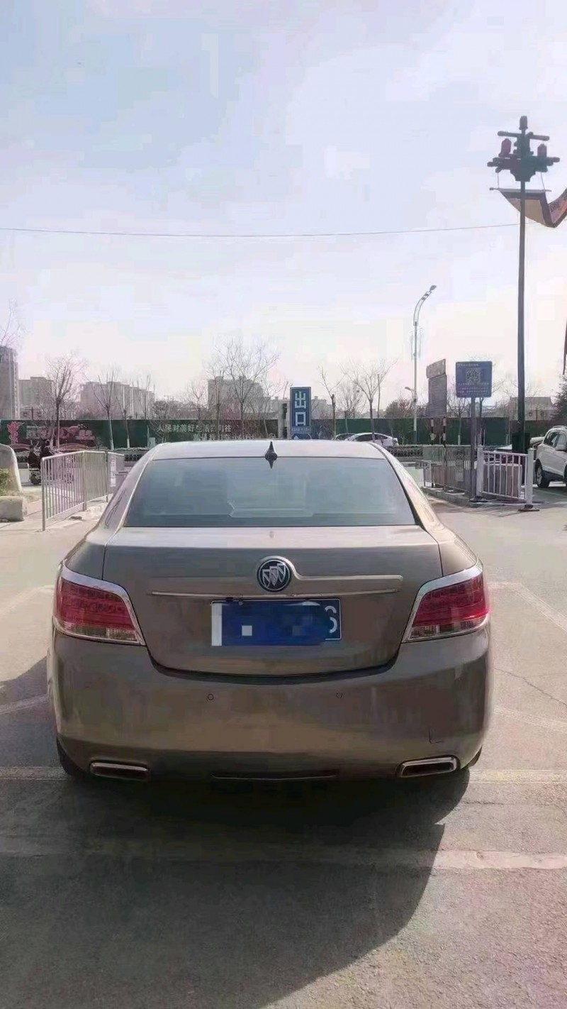 北京10年别克君越2