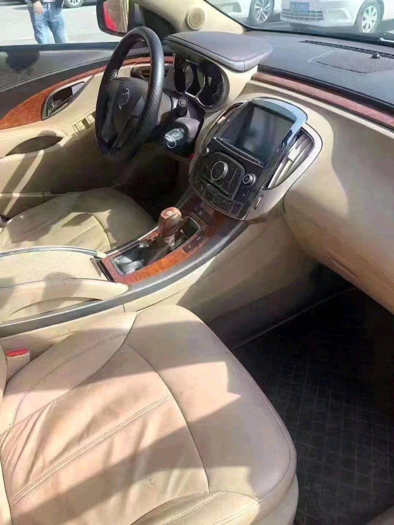 北京10年别克君越8