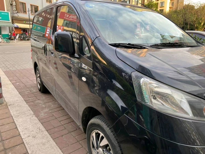 昆明19年日產NV2002