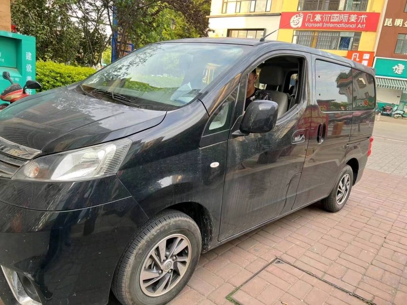 昆明19年日產NV2003