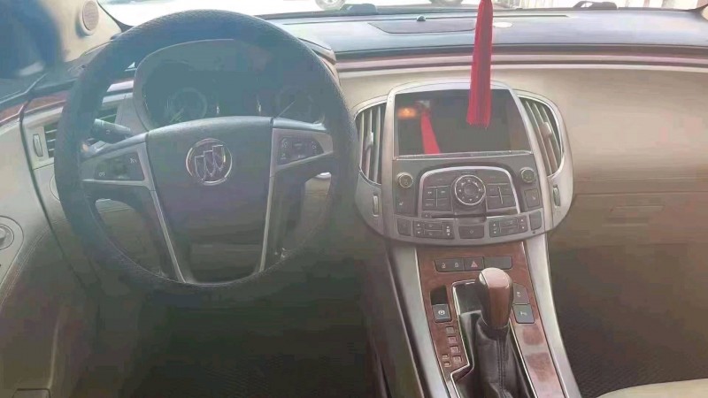 北京12年别克君越8