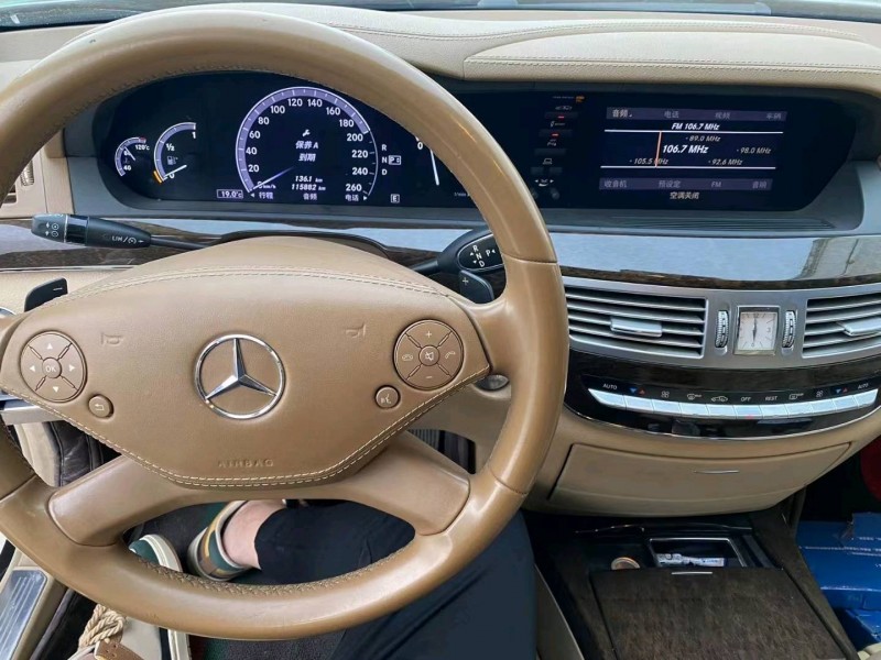 东营13年奔驰S8