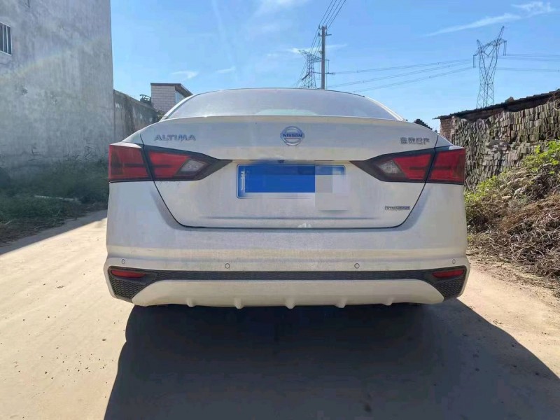 安陽21年日產天籟8