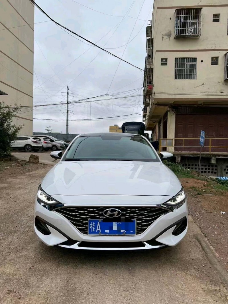 南寧21年現代菲斯塔1