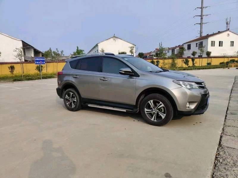 北京15年丰田RAV42