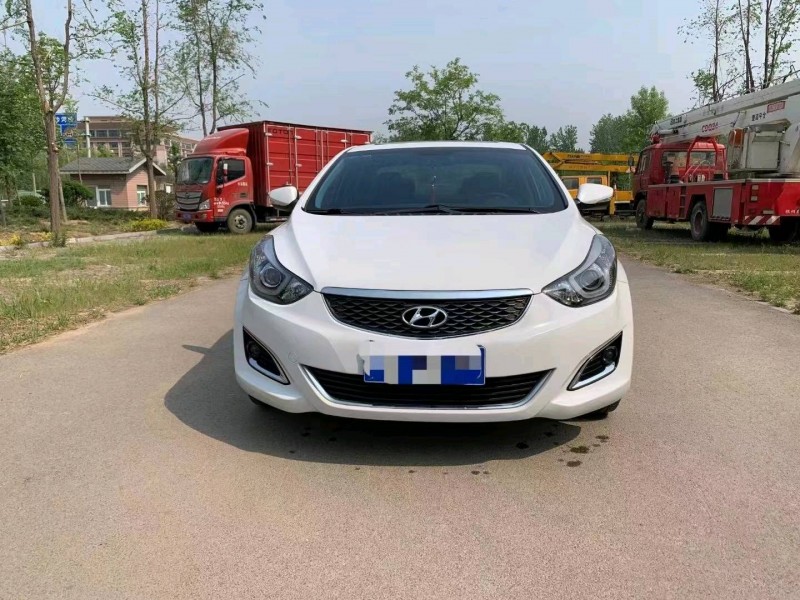 东营16年现代朗动1