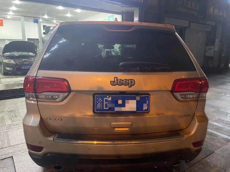 重慶16年Jeep大切諾基1