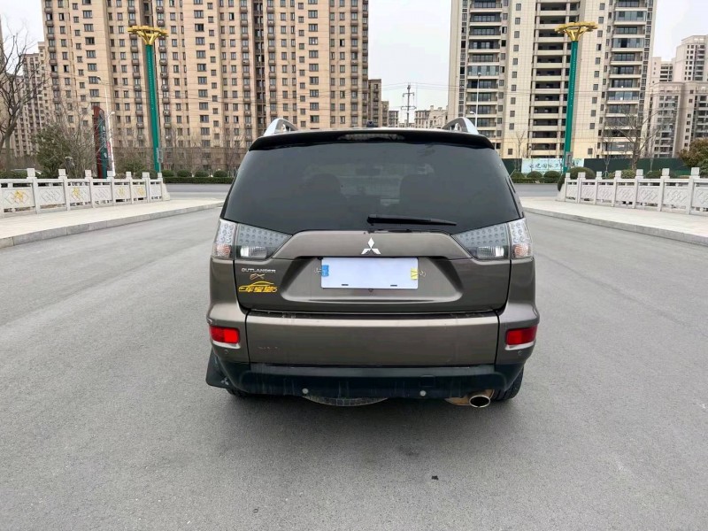 徐州10年三菱欧蓝德5