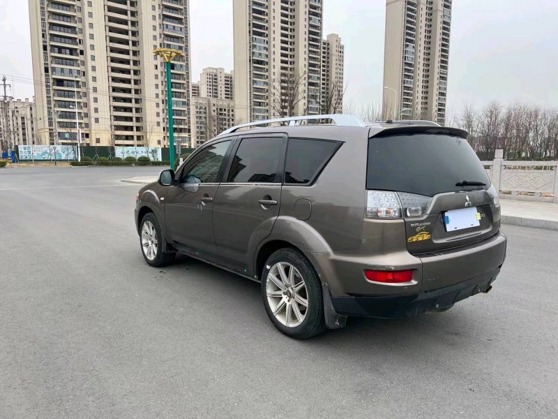 徐州10年三菱欧蓝德6