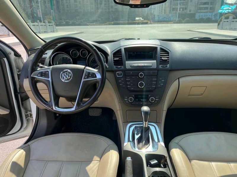 徐州12年别克君威8