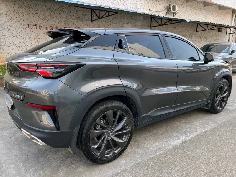 中山21年長安汽車UNI-T5