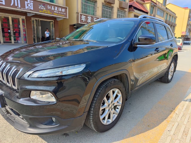 景德鎮17年Jeep自由光7