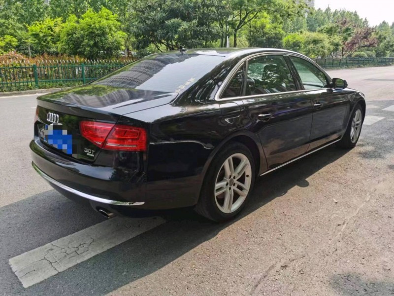 青島13年奧迪A8L8