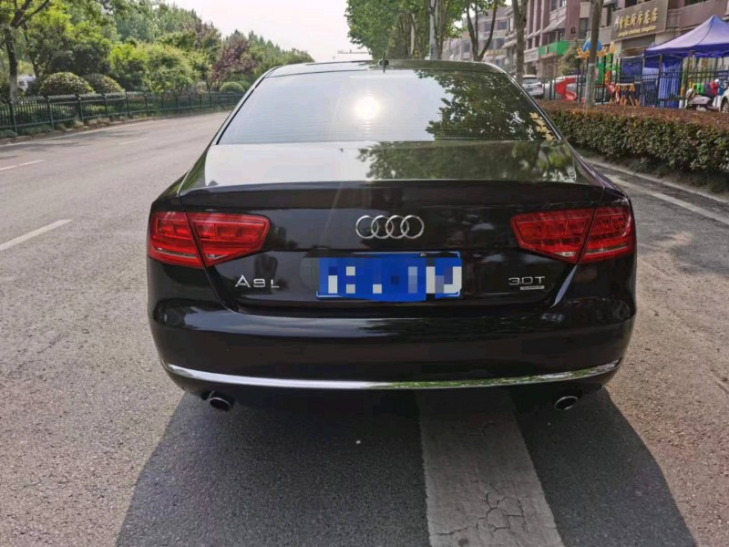 青島13年奧迪A8L9