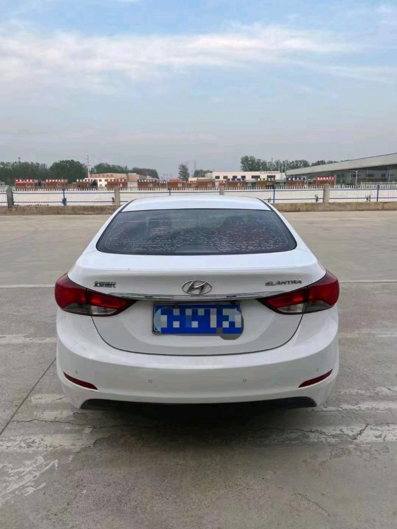 北京18年现代朗动1