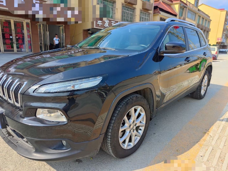 景德鎮17年Jeep自由光2