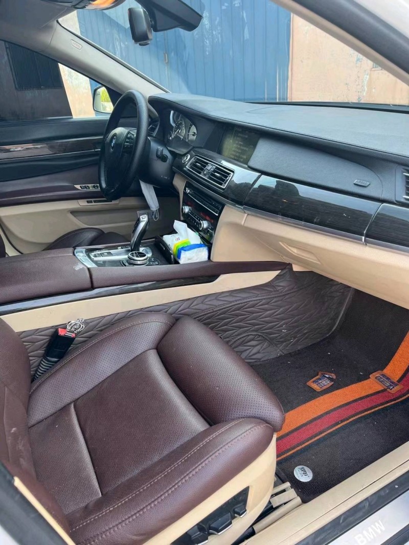 济宁11年宝马7系8