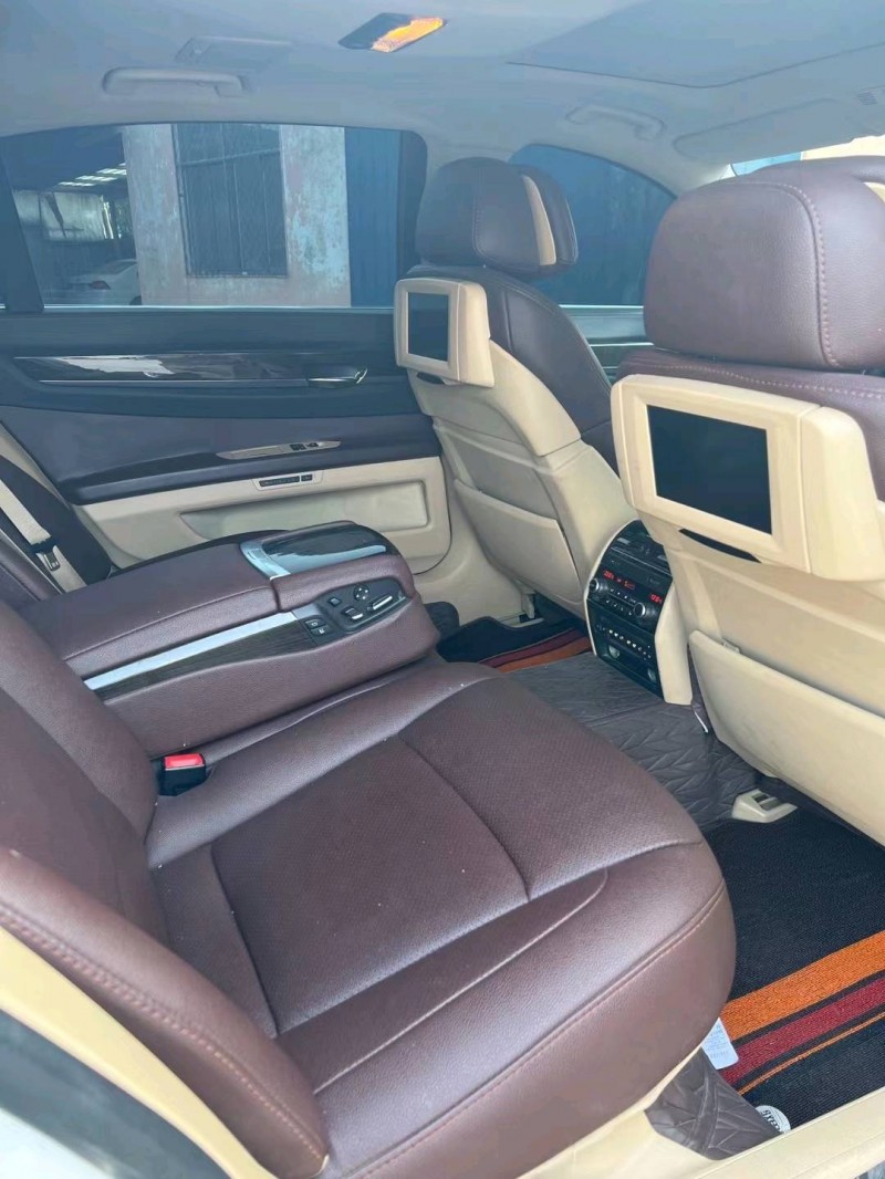 济宁11年宝马7系9