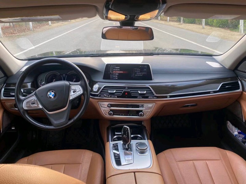 徐州17年宝马7系4