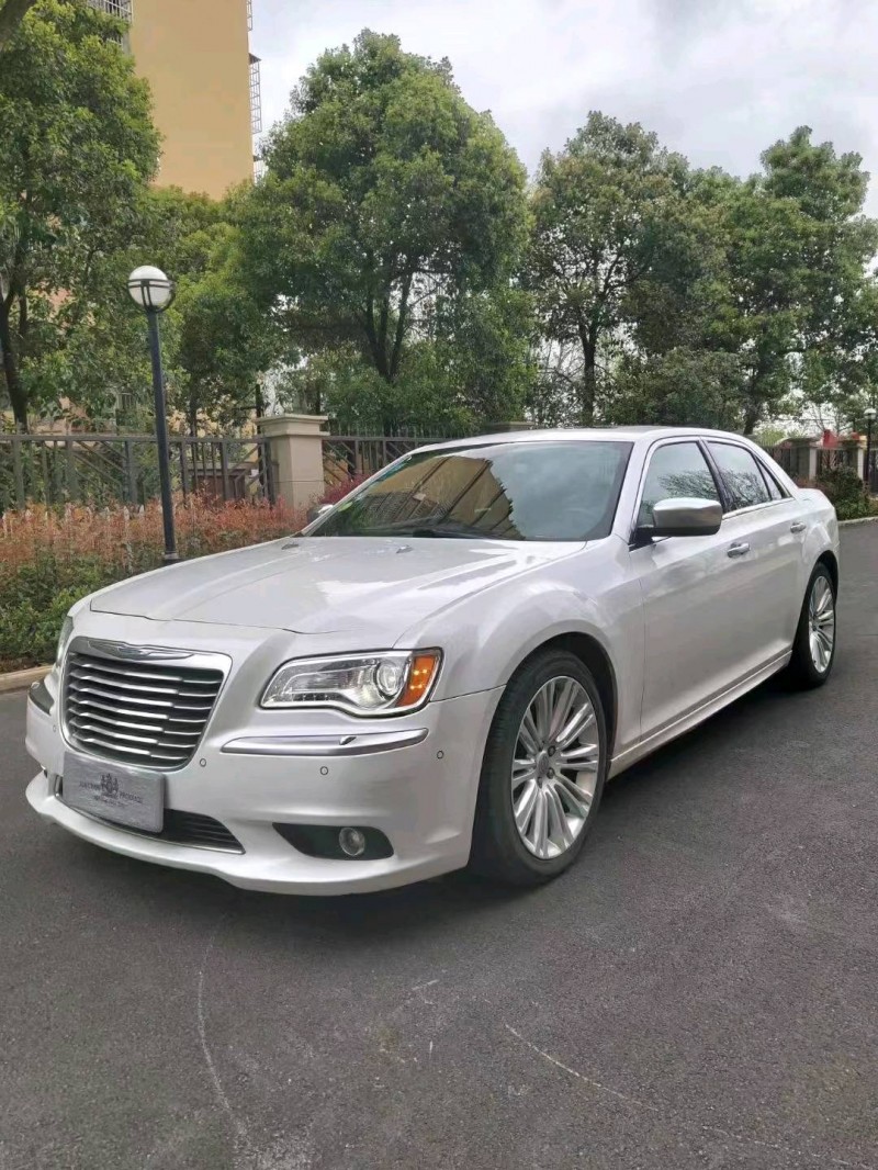 宜春16年克萊斯勒300C8