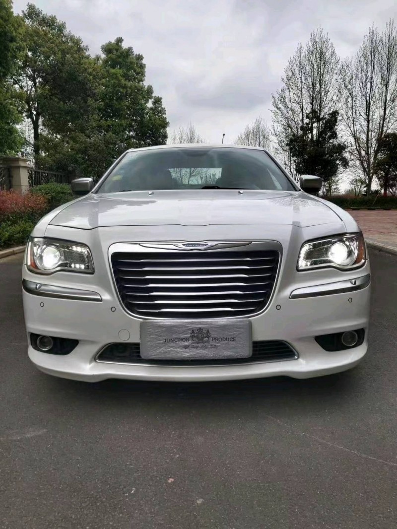 宜春16年克萊斯勒300C9