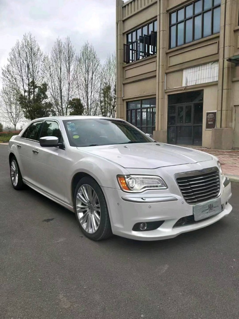 宜春16年克萊斯勒300C7