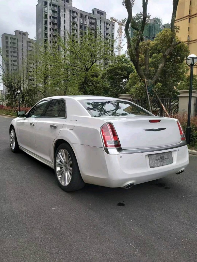 宜春16年克萊斯勒300C6