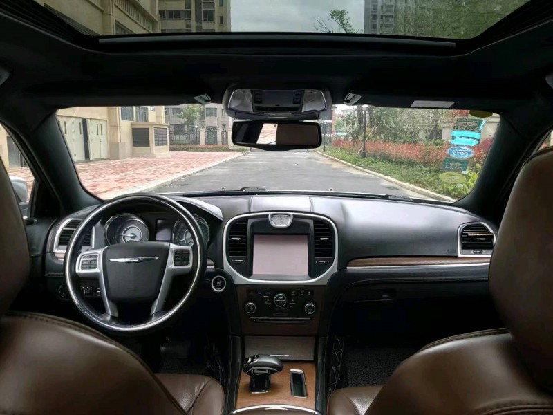 宜春16年克萊斯勒300C3