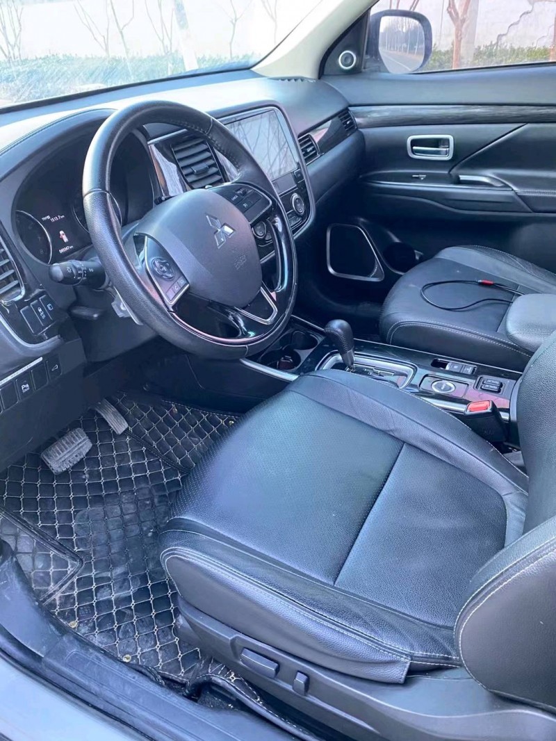 徐州18年三菱欧蓝德4