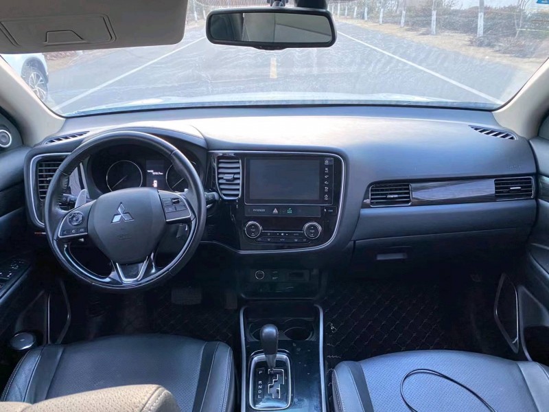 徐州18年三菱欧蓝德6