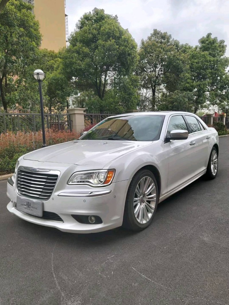 九江16年克萊斯勒300C2