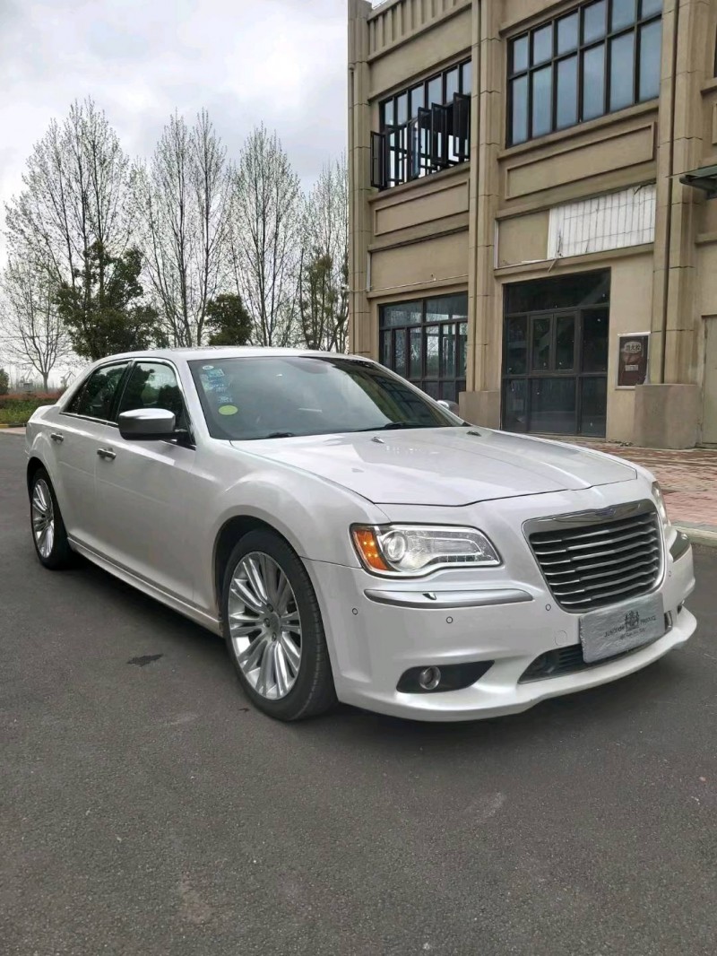 九江16年克萊斯勒300C1