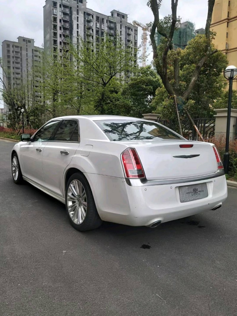九江16年克萊斯勒300C7
