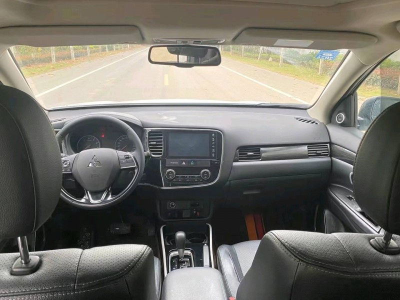 徐州18年三菱欧蓝德6