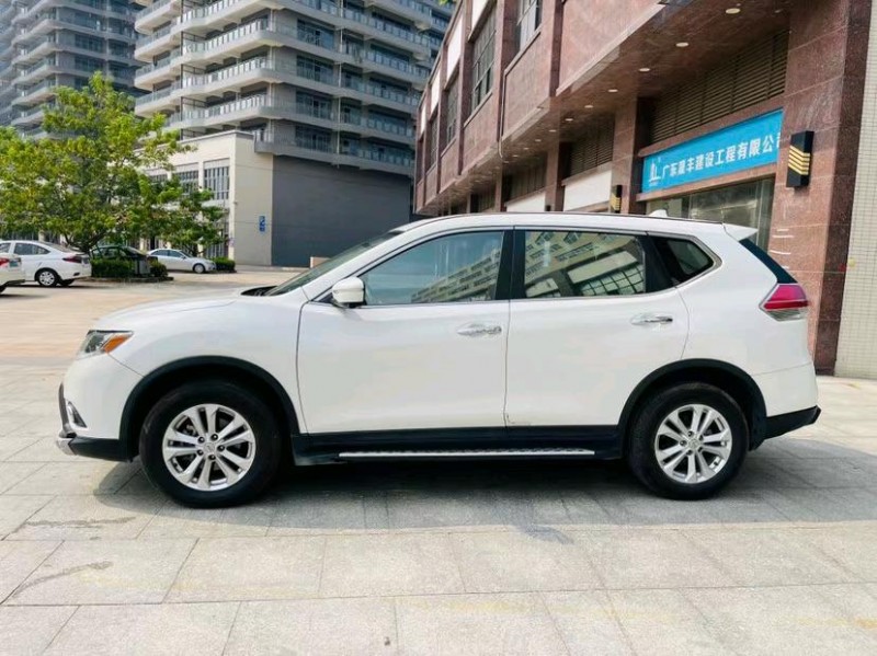 東莞17年日產奇駿7