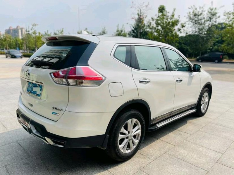 東莞17年日產奇駿8