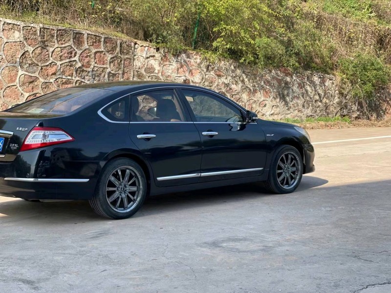 金華13年日產天籟4