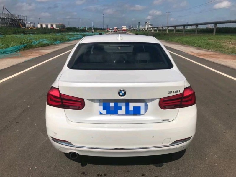 北京17年宝马3系8