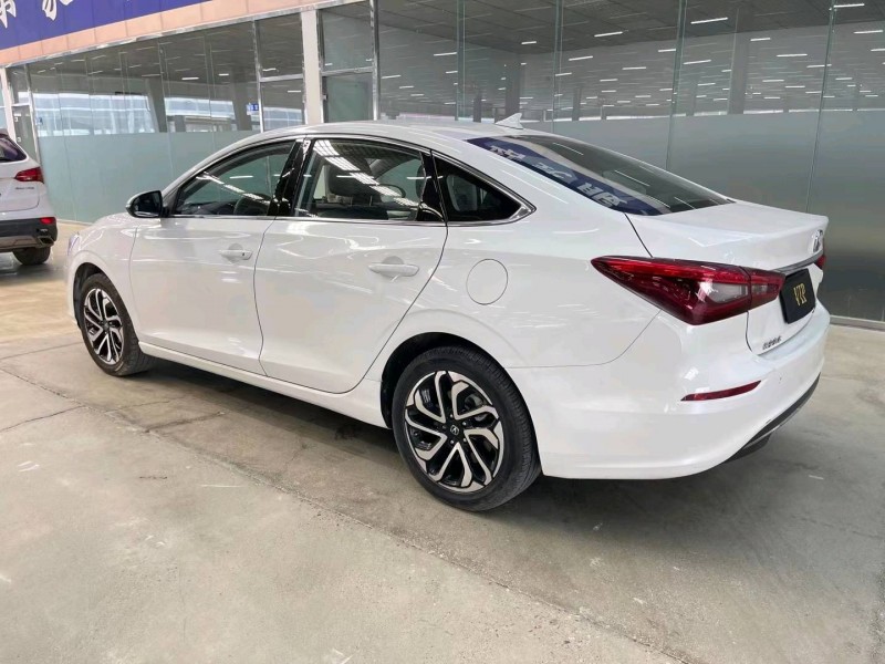 北京19年長安汽車逸動9