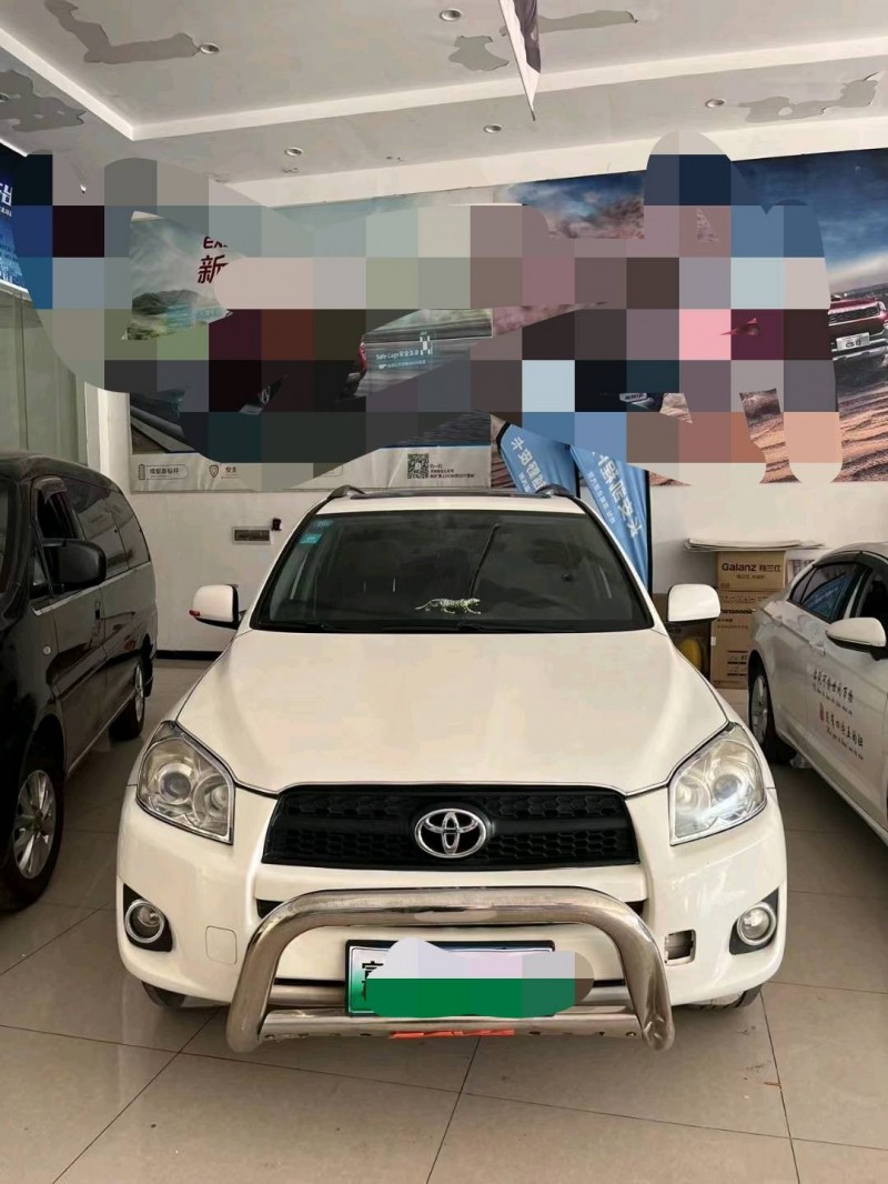 曲靖10年豐田RAV41