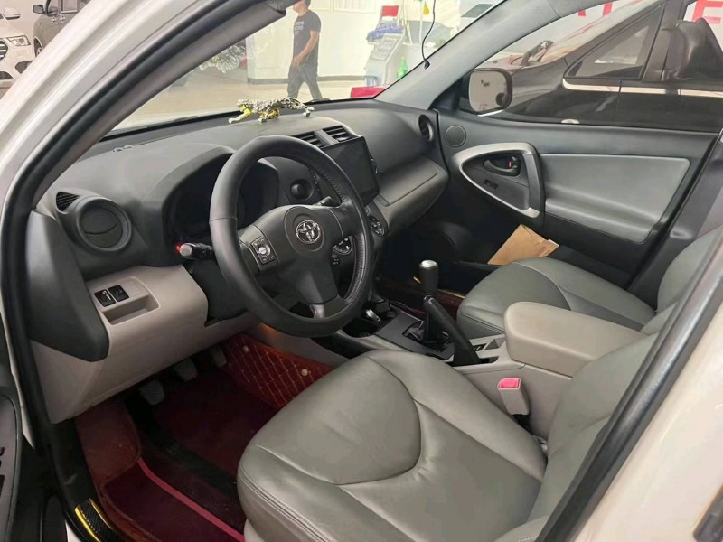 曲靖10年豐田RAV43