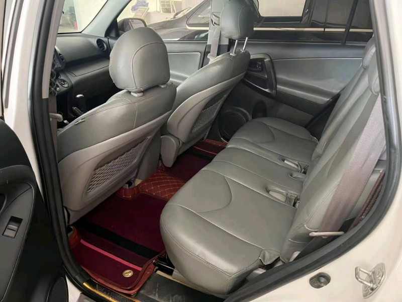 曲靖10年豐田RAV44