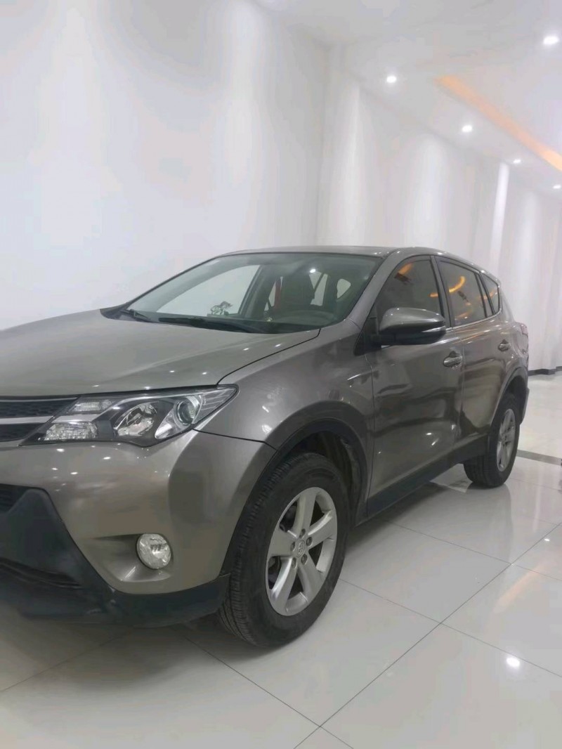 曲靖15年豐田RAV42