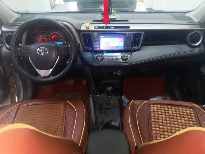 曲靖15年豐田RAV44