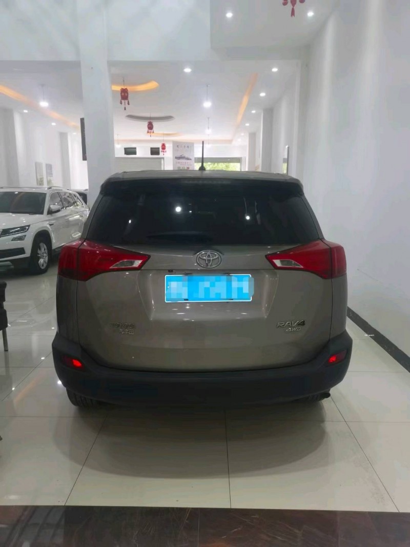 曲靖15年豐田RAV49