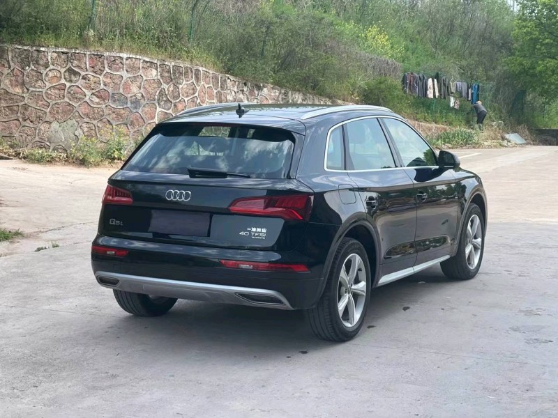 北京21年奥迪Q56