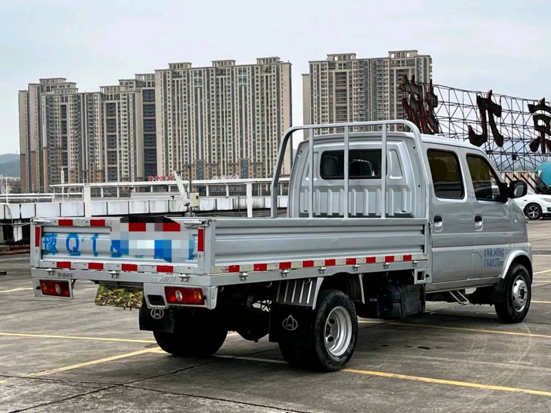 東莞20年長安汽車UNI-T7